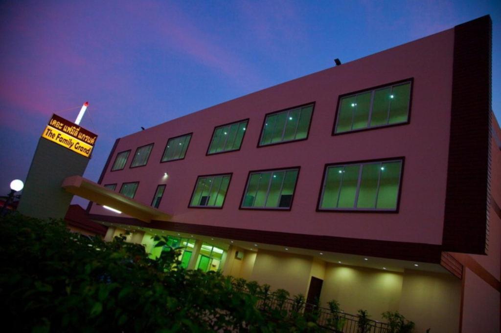 The Family Grand Hotel Udon Thani Eksteriør billede